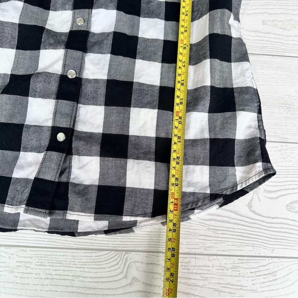 UNTUCKit Women’s Holden B&W Plaid Flannel Pearl Snap Long Sleeve Shirt | Size 6 - Picture 12 of 12
